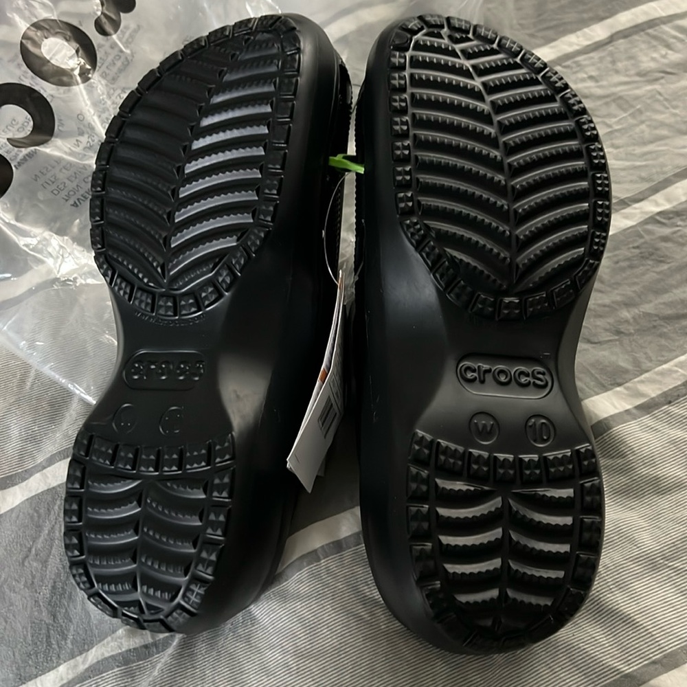 CROCS Classic Platform Clog in Black - Picture 2 of 4